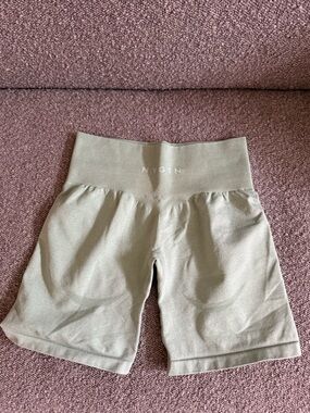 NVGTN High-Waist Sage Green Women's Bike Shorts